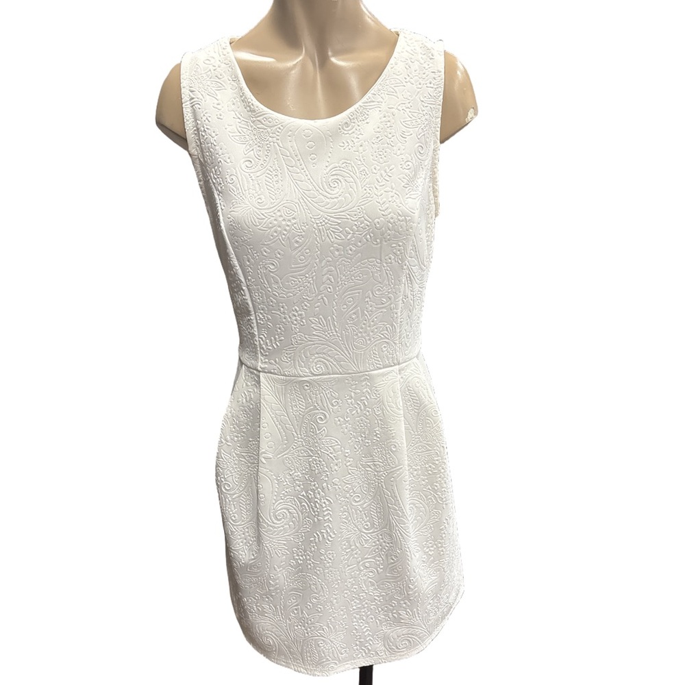 HUG White Sleeveless Dress